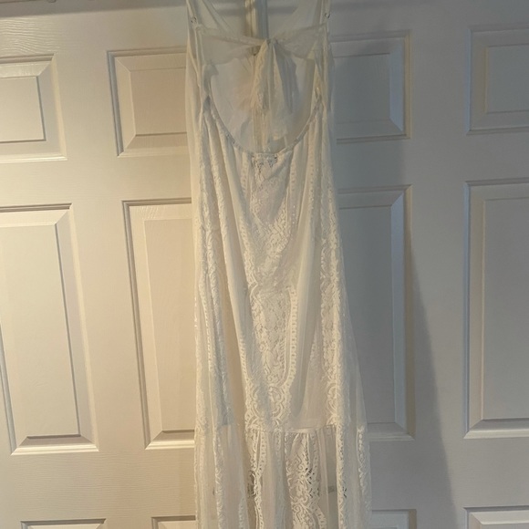 White lace dress - perfect for bride-to-be - Picture 6 of 6